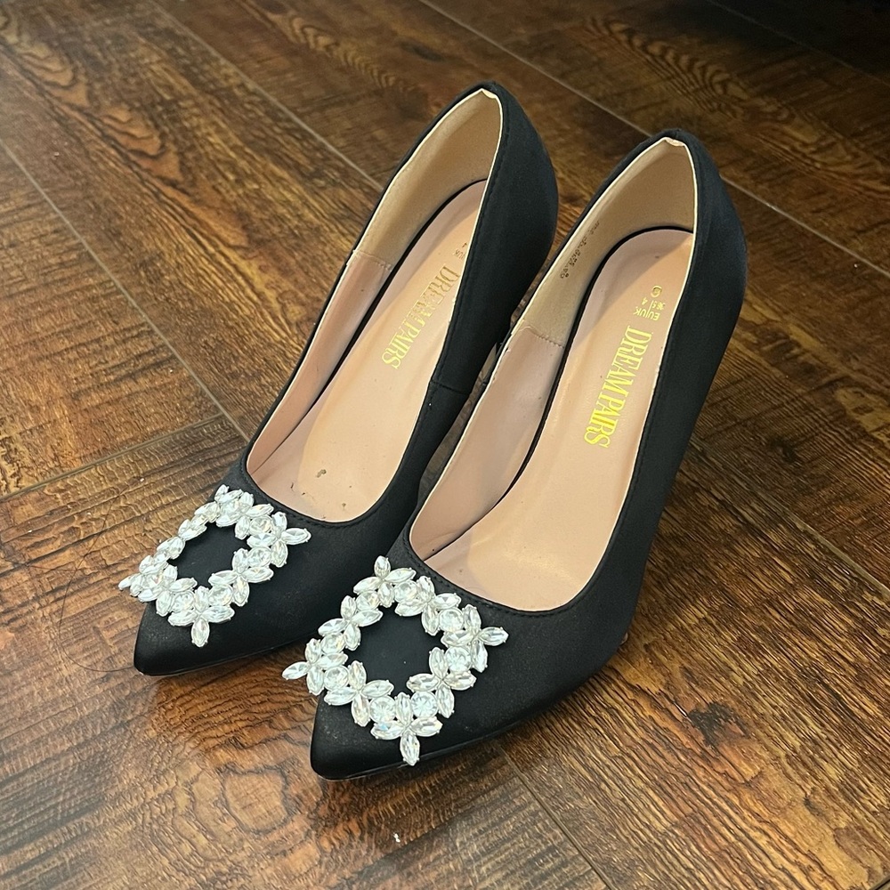 Silk rhinestones pumps size 6